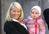 Norvēģijas princese Ingrīda no bēbīša izaugusi par īstu skaistuli